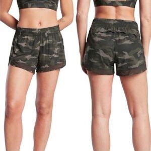 Athleta Printed Mesh Racer Run Lined 4” Green Camo Shorts XS EUC